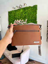 Load image into Gallery viewer, MONTANA WEST HAIR-ON LEATHER CLUTCH